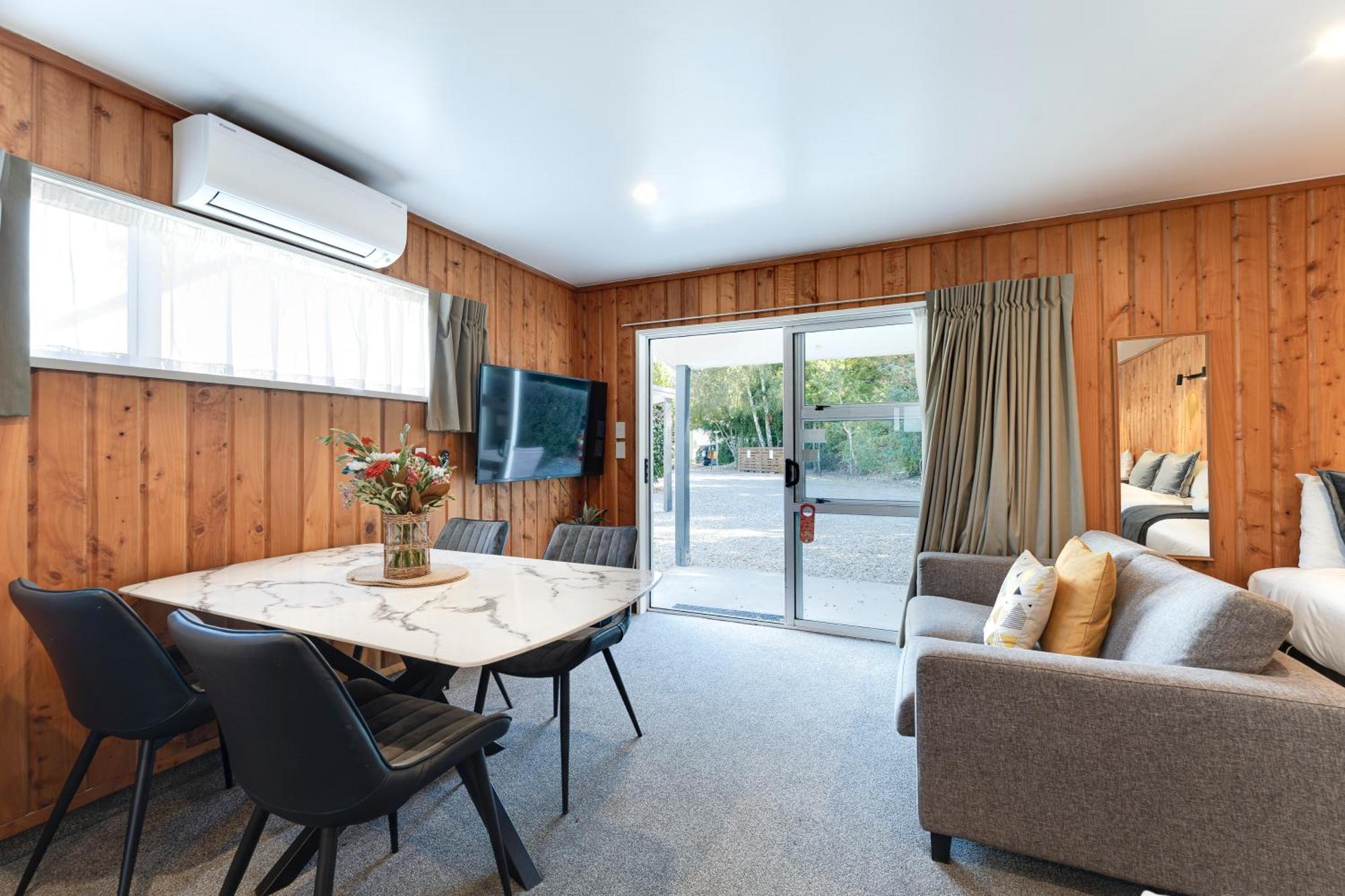 Archway Motels & Chalets Wanaka Room photo